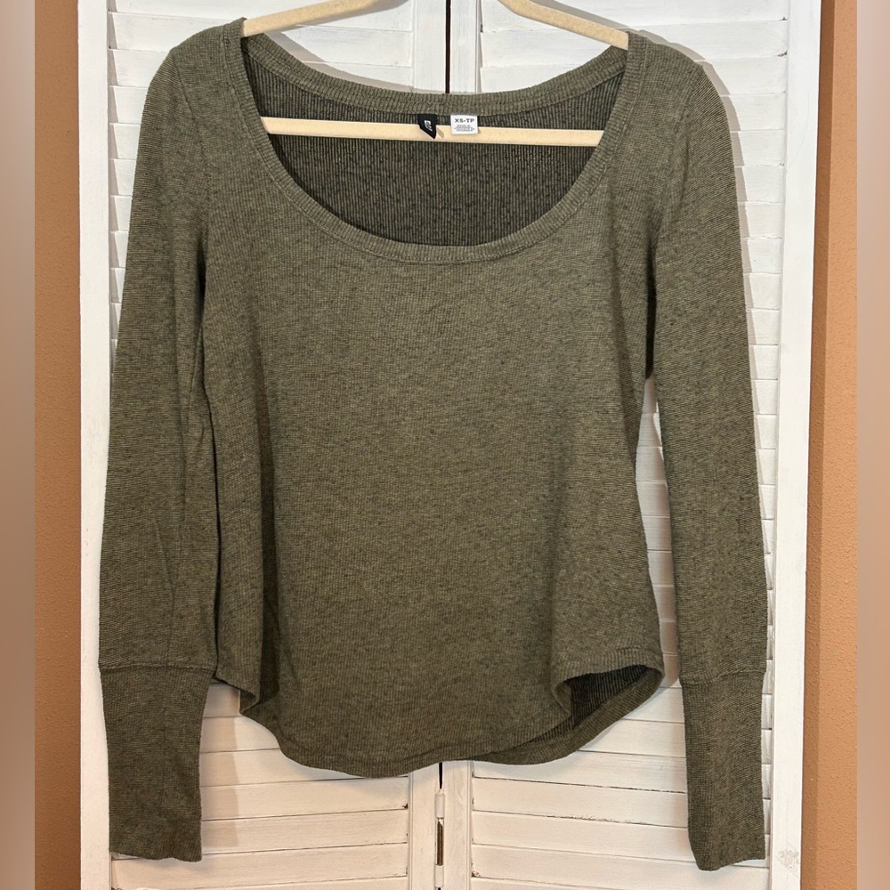 BDG by Urban Outfitters size XS oversized ribbed thermal long sleeve top Olive